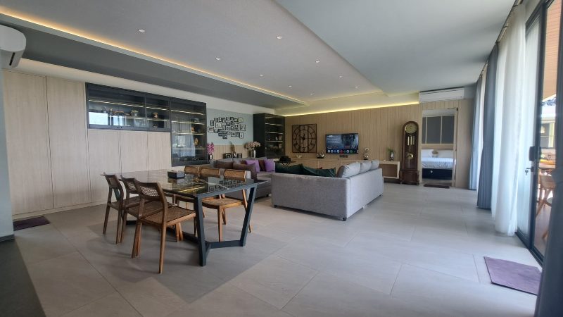 Villa mewah di triniti kembang