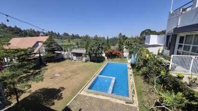 white hourse villa