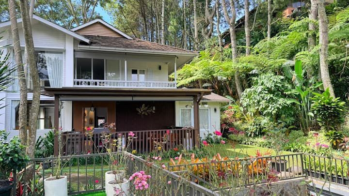 Apurpa Villa